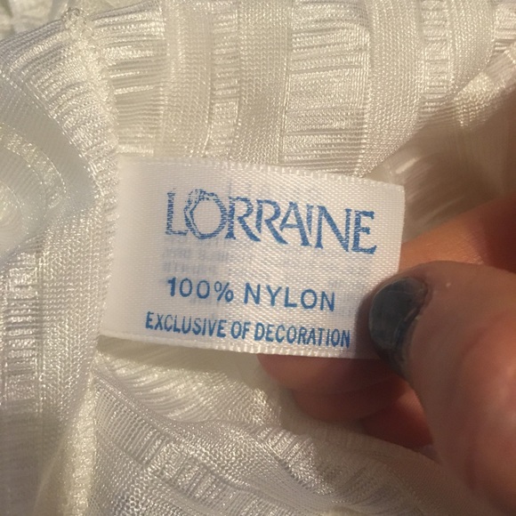 Lorraine White Nylon Robe Circa 1980s
Size Small / Medium - Picture 8 of 8